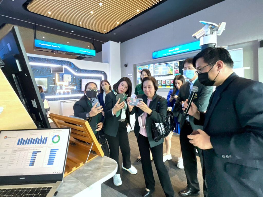 DDLG showcased our works at WHB, Huawei-4